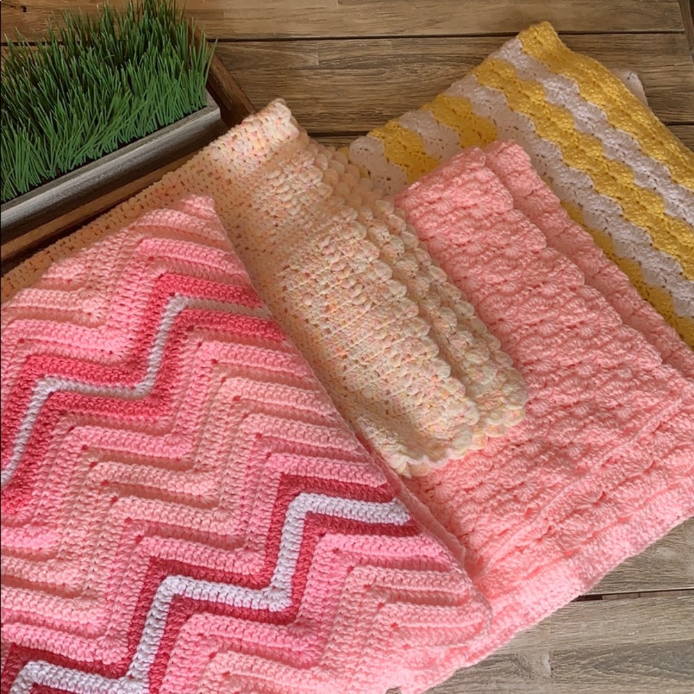 Set of woven baby blankets